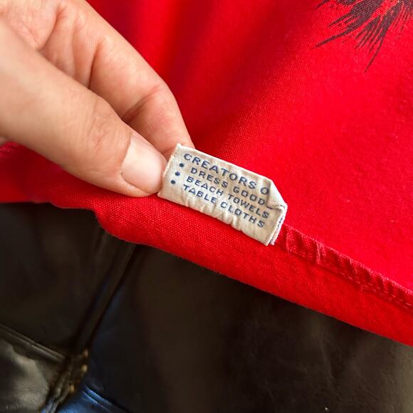 Vtg Christmas CALIFORNIA HAND PRINTS Tablecloth circa 1950s 60" x 52" Red silver - Picture 7 of 12
